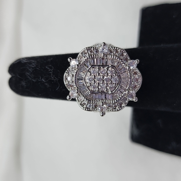 VINTAGE DIAMOND ART DECO RING - Picture 1 of 12